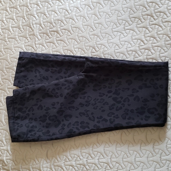 🔶️5 for $30🔶️ Leopard Skinny Pants - Picture 1 of 5